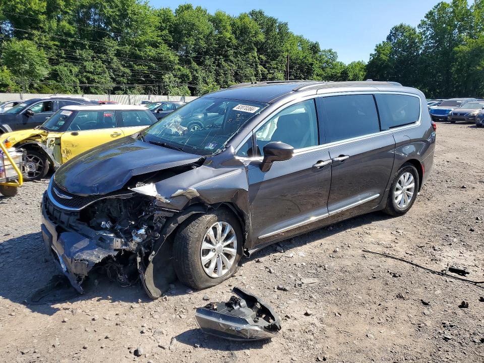 CHRYSLER PACIFICA 2017 with VIN 2C4RC1BG7HR844844 - Photo from auction