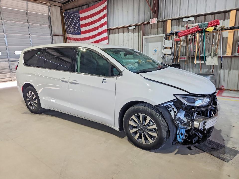 Photo 4 from auction – 2024 CHRYSLER PACIFICA with VIN 2C4RC1S78RR158149
