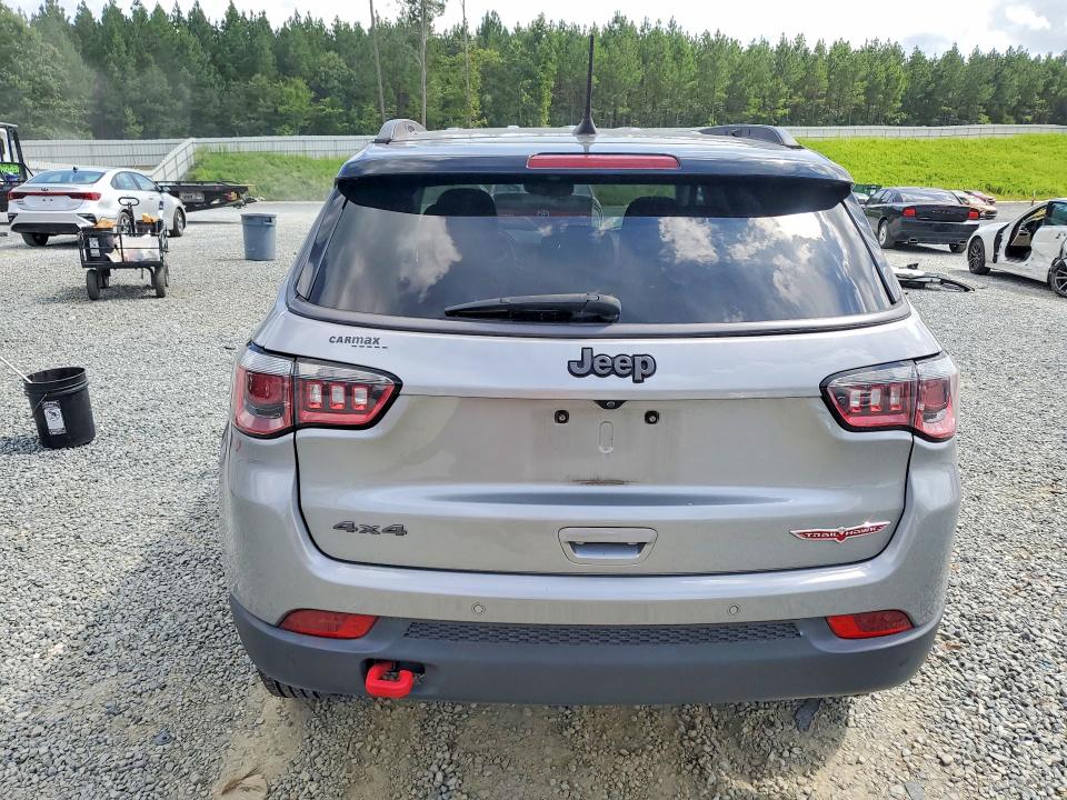 Photo 6 from auction – 2019 JEEP COMPASS with VIN 3C4NJDDB3KT747376