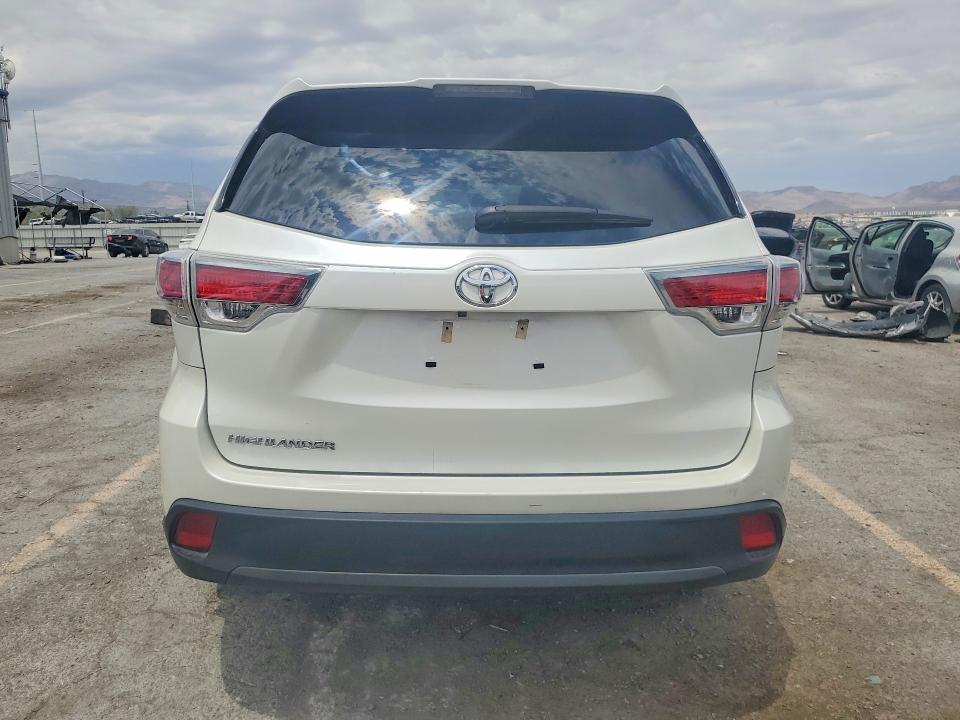 Photo 6 from auction – 2016 TOYOTA HIGHLANDER with VIN 5TDZKRFH6GS174049