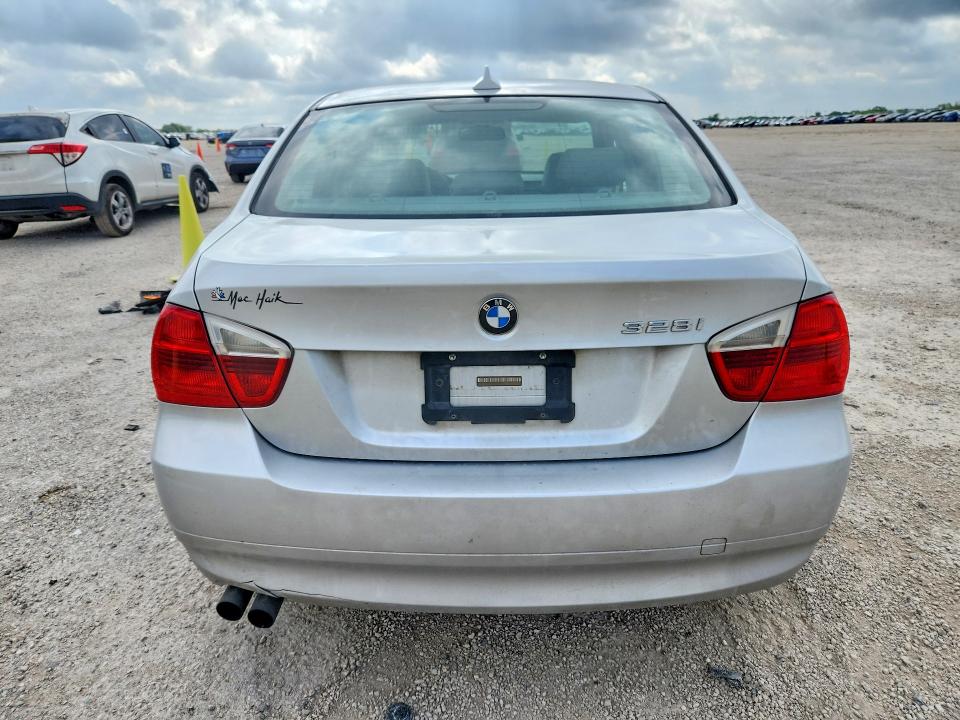 Photo 6 from auction – 2008 BMW 328 with VIN WBAVA33508K055718
