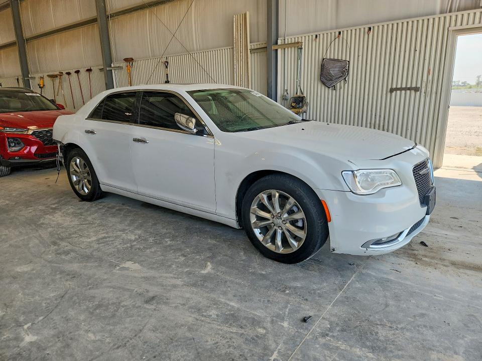Photo 4 from auction – 2016 CHRYSLER 300C with VIN 2C3CCAKG4GH128692