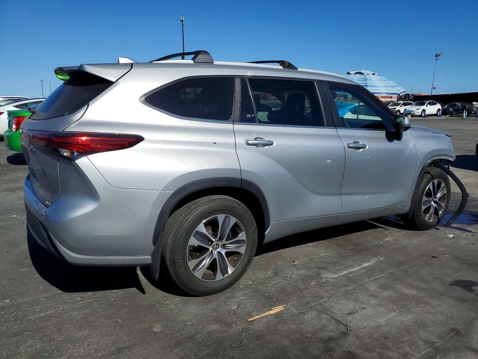 Foto 3 de la subasta – 2023 TOYOTA HIGHLANDER con VIN 5TDKDRAH6PS504386