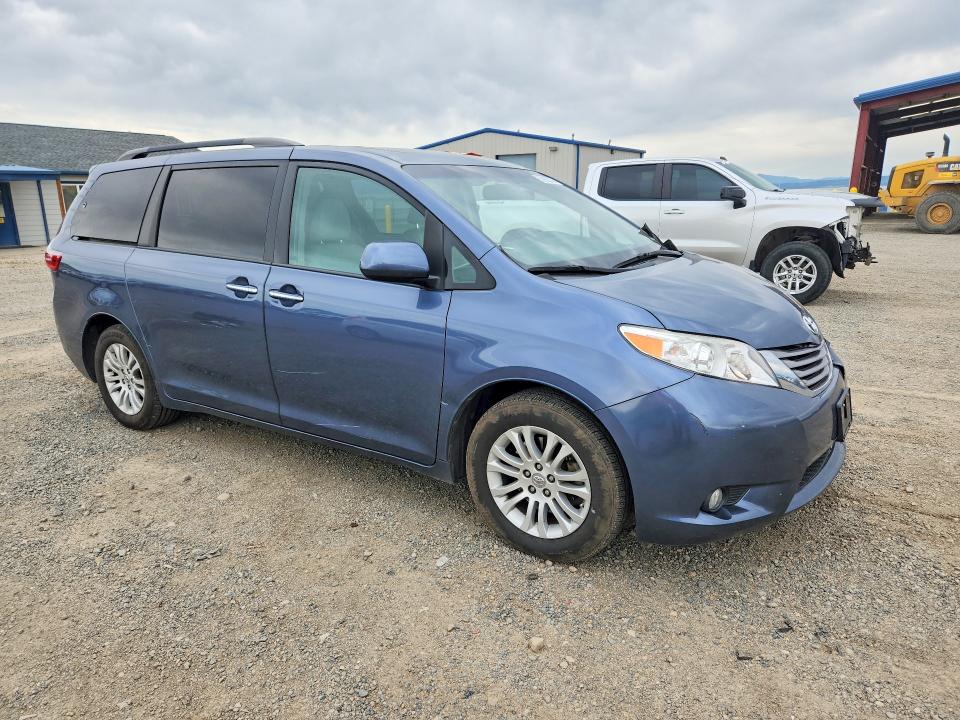 Photo 4 from auction – 2017 TOYOTA SIENNA with VIN 5TDYZ3DC4HS799398