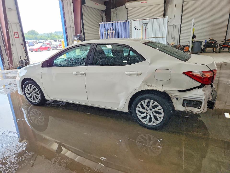 Photo 2 from auction – 2018 TOYOTA COROLLA with VIN 5YFBURHE1JP813145
