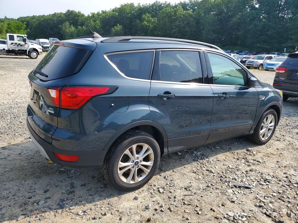 Photo 3 from auction – 2019 FORD ESCAPE with VIN 1FMCU9HD9KUB41282
