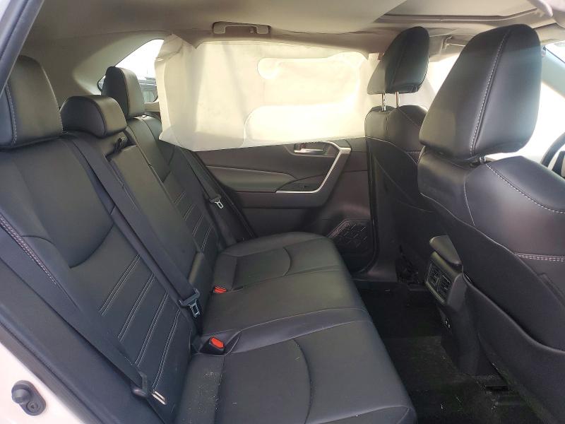 Photo 11 from auction – 2020 TOYOTA RAV4 with VIN 2T3C1RFV5LW058140