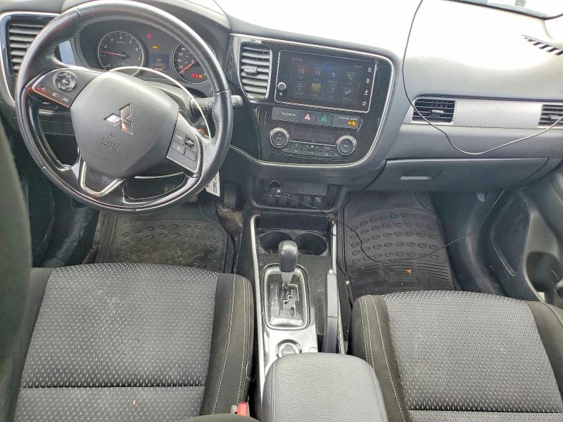 Photo 8 from auction – 2018 MITSUBISHI OUTLANDER with VIN JA4AZ2A33JZ615860