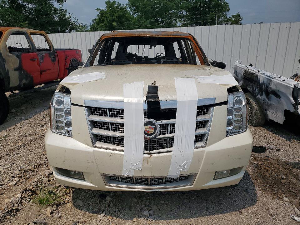 Photo 5 from auction – 2010 CADILLAC ESCALADE with VIN 1GYUKKEFXAR273135