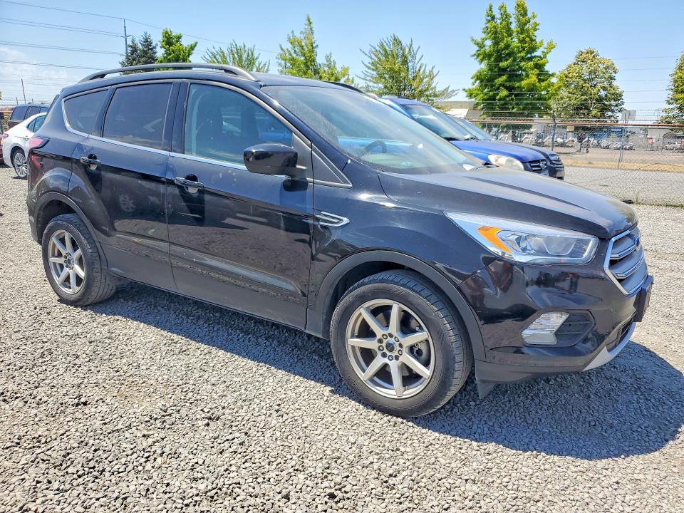 Photo 4 from auction – 2017 FORD ESCAPE with VIN 1FMCU0G9XHUE16787