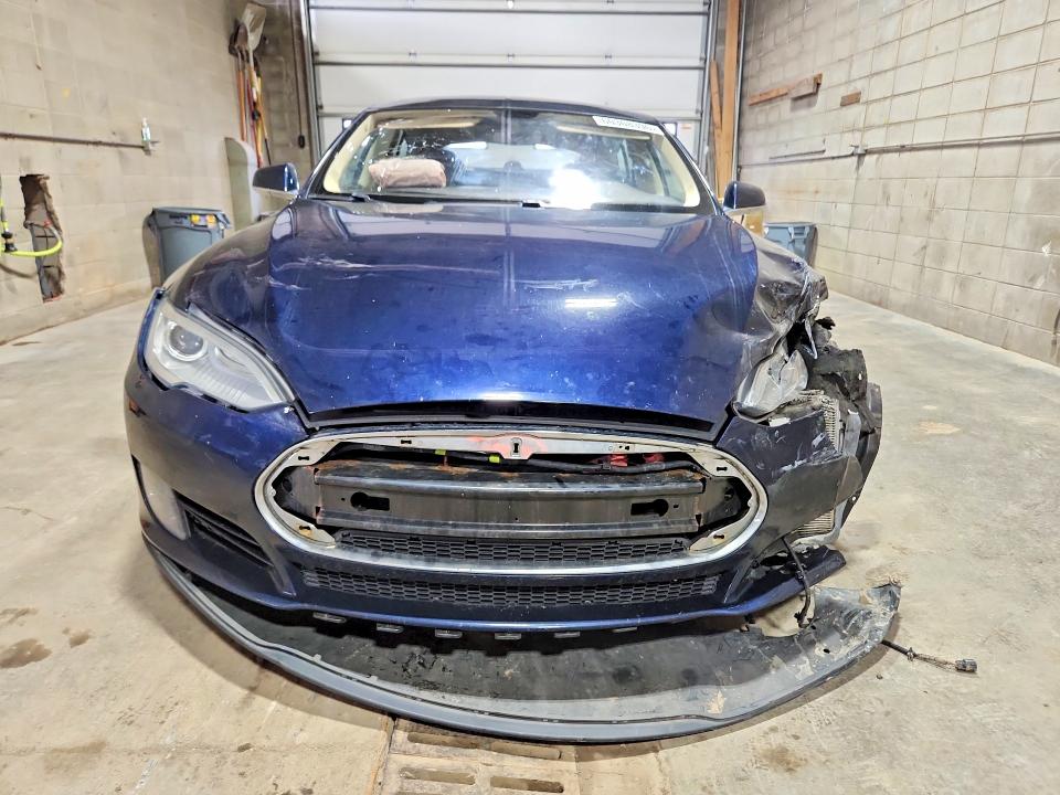 Photo 5 from auction – 2014 TESLA MODEL S with VIN 5YJSA1H1XEFP36428