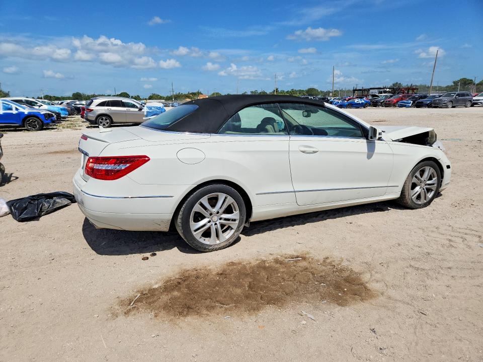 Photo 3 from auction – 2011 MERCEDES-BENZ E with VIN WDDKK5GF3BF097873