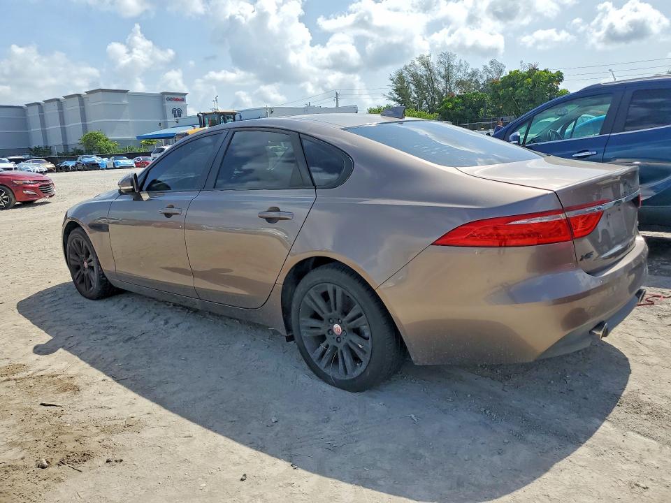 Zdjęcie 2 z aukcji – 2017 JAGUAR XF z VIN SAJBD4BV0HCY32964