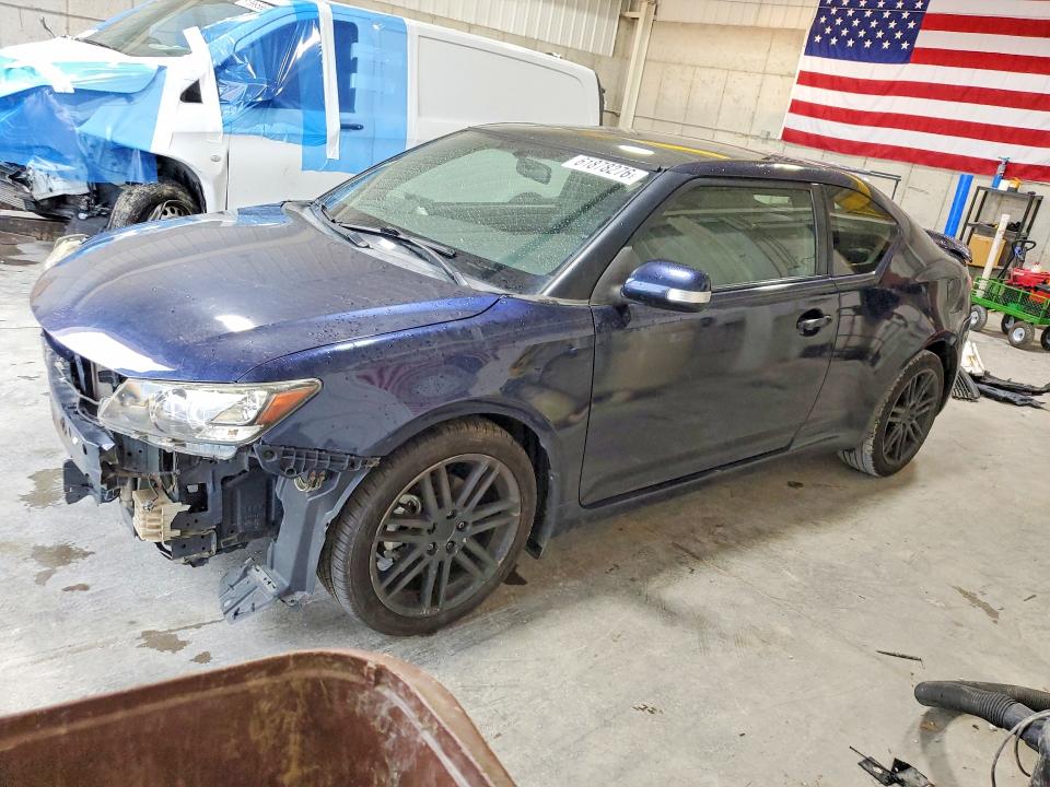 SCION TC 2011 with VIN JTKJF5C79B3003613 - Photo from auction