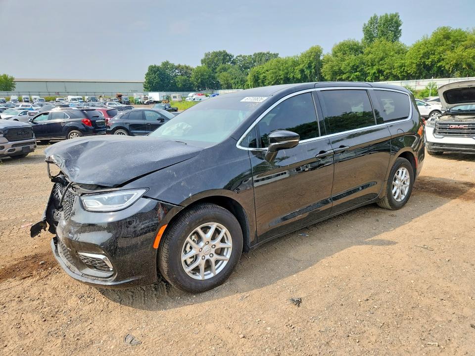 CHRYSLER PACIFICA 2026 with VIN 2C4RC1BG6TR155757 - Photo from auction