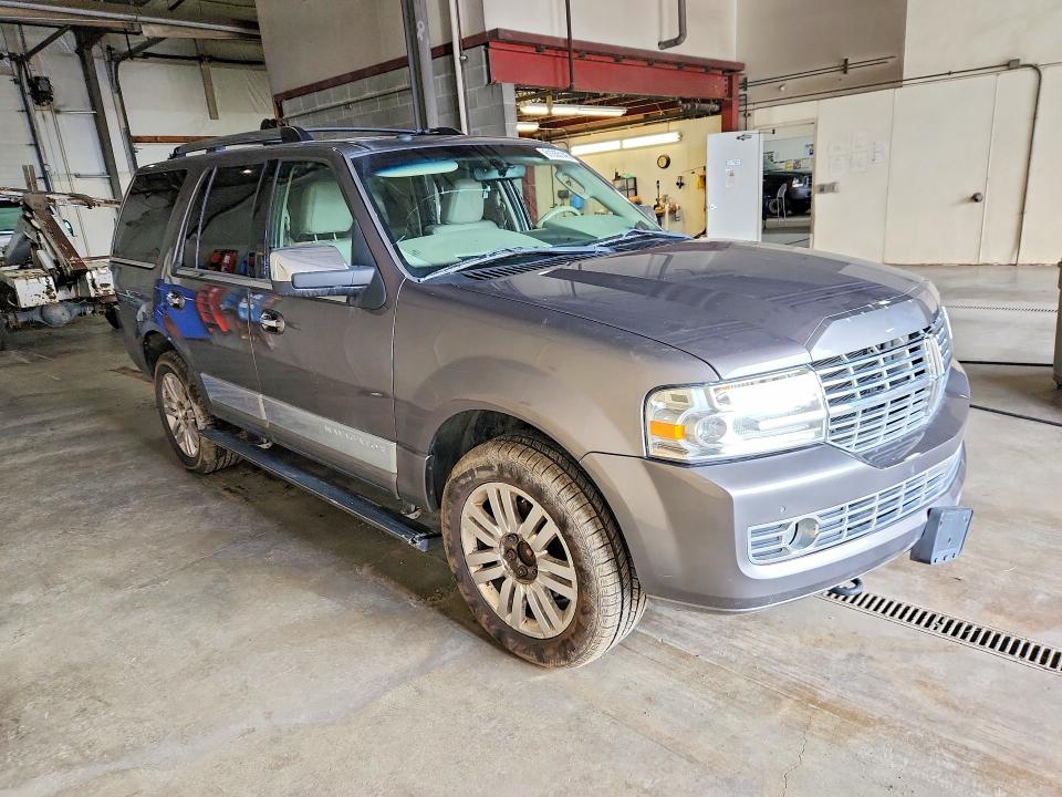 Photo 4 from auction – 2012 LINCOLN NAVIGATOR with VIN 5LMJJ2J52CEL09170