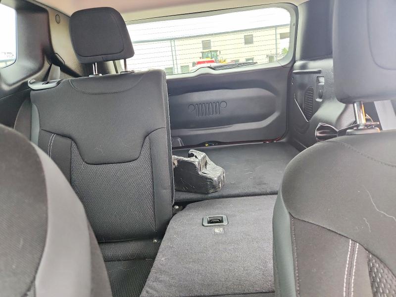Photo 10 from auction – 2023 JEEP RENEGADE with VIN ZACNJDB19PPP39921