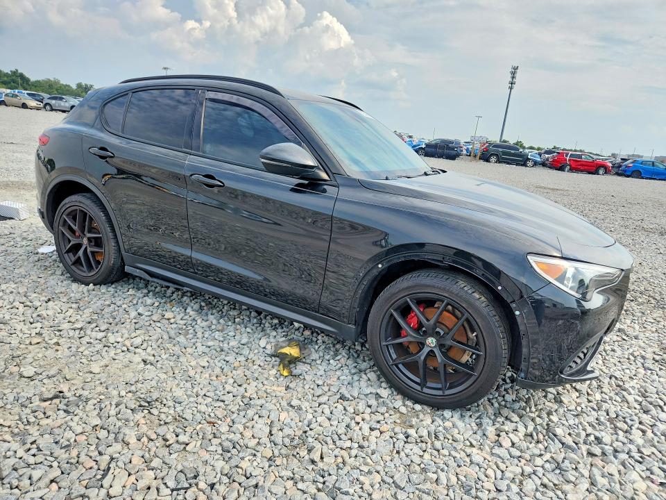 Photo 4 from auction – 2018 ALFA ROMEO STELVIO with VIN ZASFAKNN4J7C00385