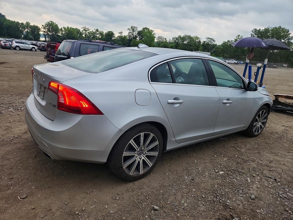 Photo 3 from auction – 2018 VOLVO S60 with VIN LYV402TKXJB174060