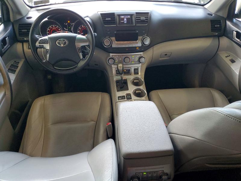 Photo 8 from auction – 2011 TOYOTA HIGHLANDER with VIN 5TDBK3EH2BS041877