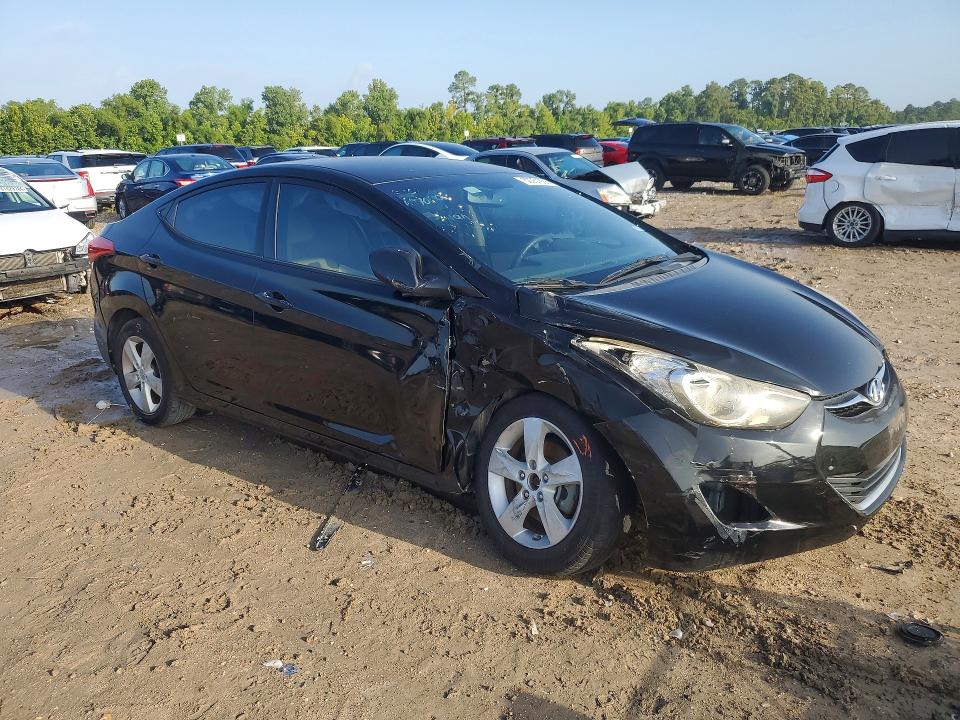 Photo 4 from auction – 2013 HYUNDAI ELANTRA with VIN KMHDH4AE3DU941190