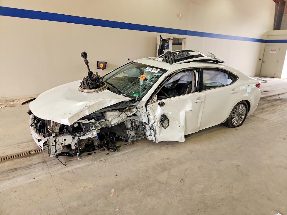 LEXUS ES 2014 with VIN JTHBK1GG5E2095046 - Photo from auction