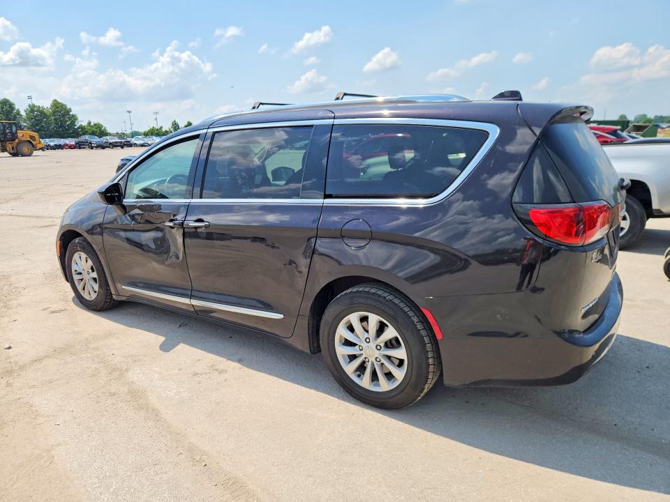 Photo 2 from auction – 2018 CHRYSLER PACIFICA with VIN 2C4RC1BG1JR217207
