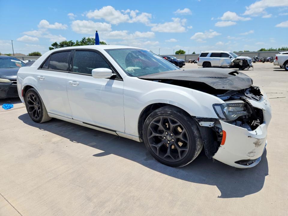 Photo 4 from auction – 2019 CHRYSLER 300 with VIN 2C3CCABG6KH708082