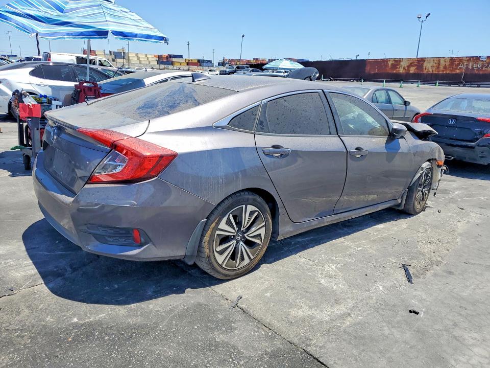 Photo 3 from auction – 2017 HONDA CIVIC with VIN 2HGFC1F31HH655477