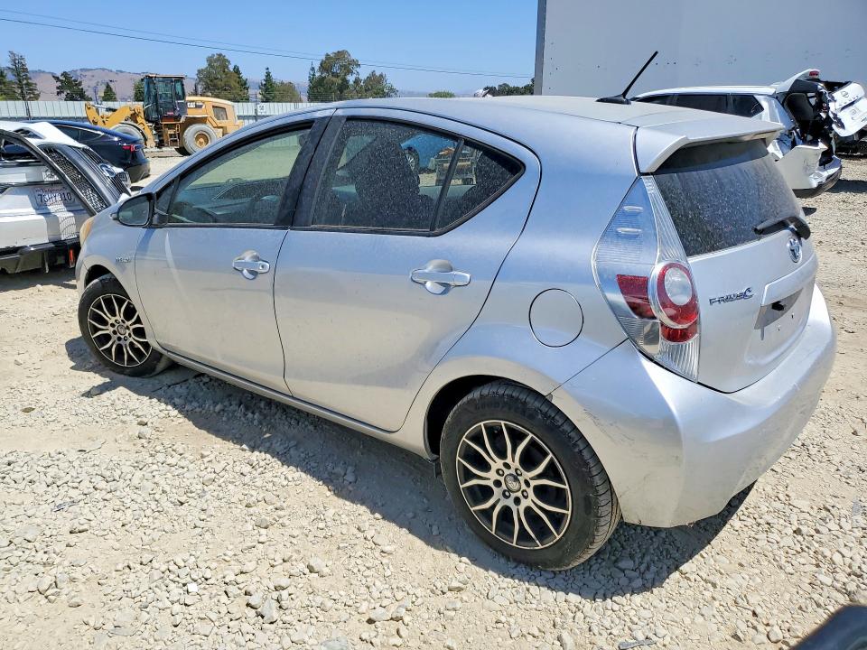 Photo 2 from auction – 2012 TOYOTA PRIUS C with VIN JTDKDTB34C1506841