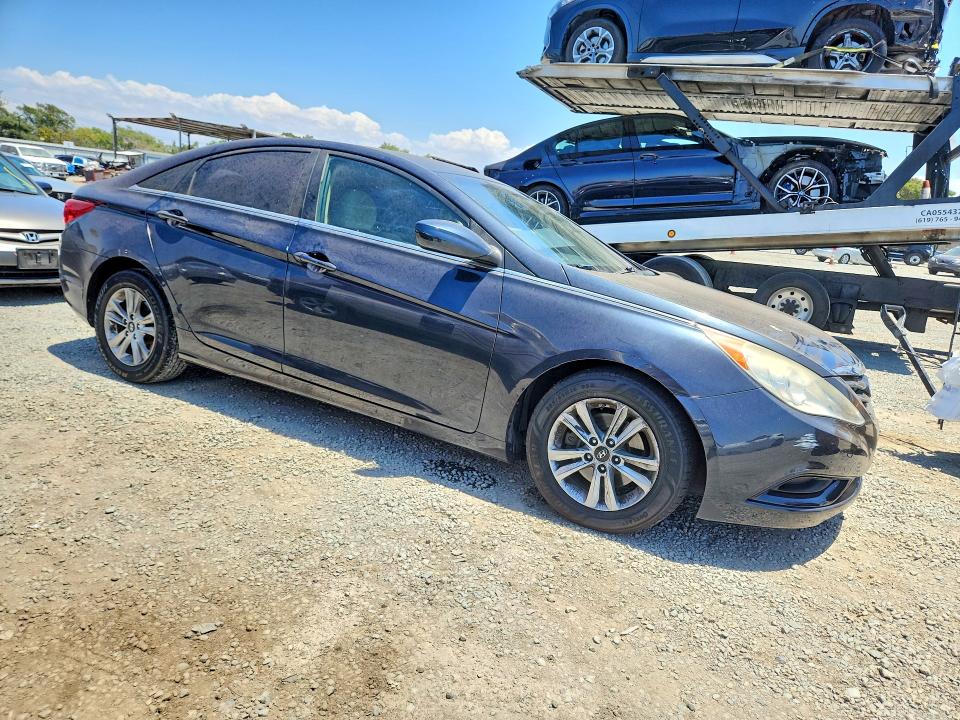 Photo 4 from auction – 2011 HYUNDAI SONATA with VIN 5NPEB4ACXBH263375