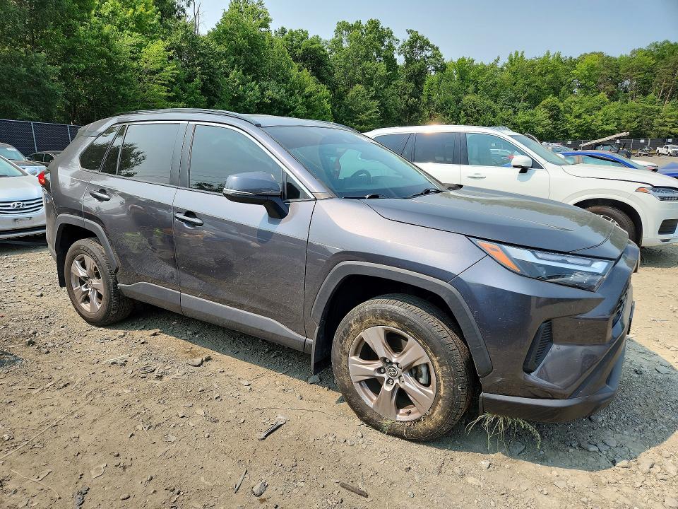 Photo 4 from auction – 2022 TOYOTA RAV4 with VIN 2T3P1RFV1NC292376