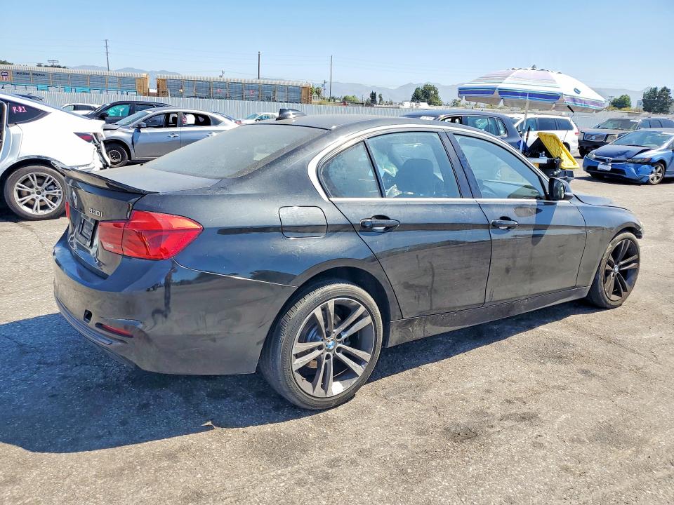 Снимка 3 от търг – 2018 BMW 330 с VIN WBA8D9G56JNU72539