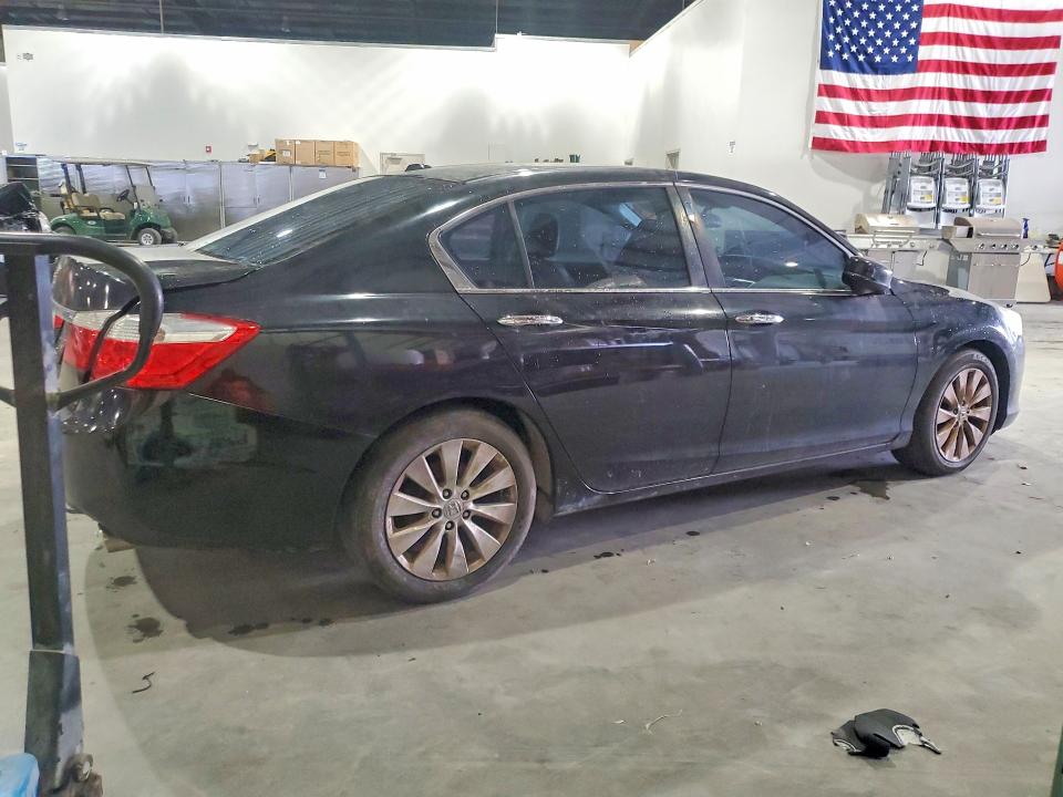 Photo 3 from auction – 2015 HONDA ACCORD with VIN 1HGCR2F83FA066039