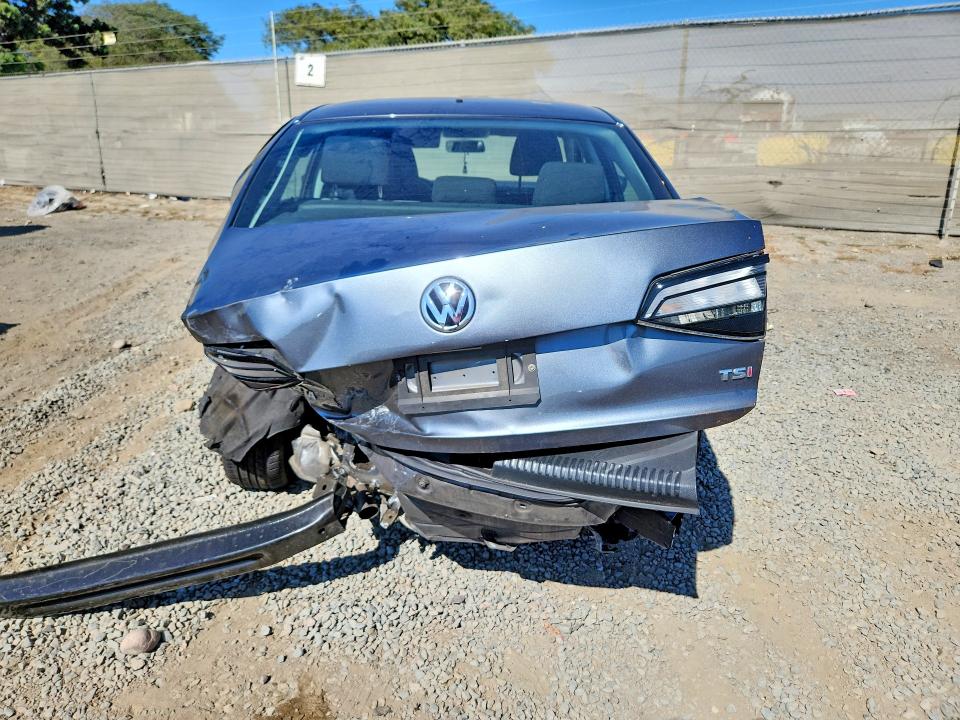 Photo 6 from auction – 2017 VOLKSWAGEN JETTA with VIN 3VW2B7AJ9HM392419