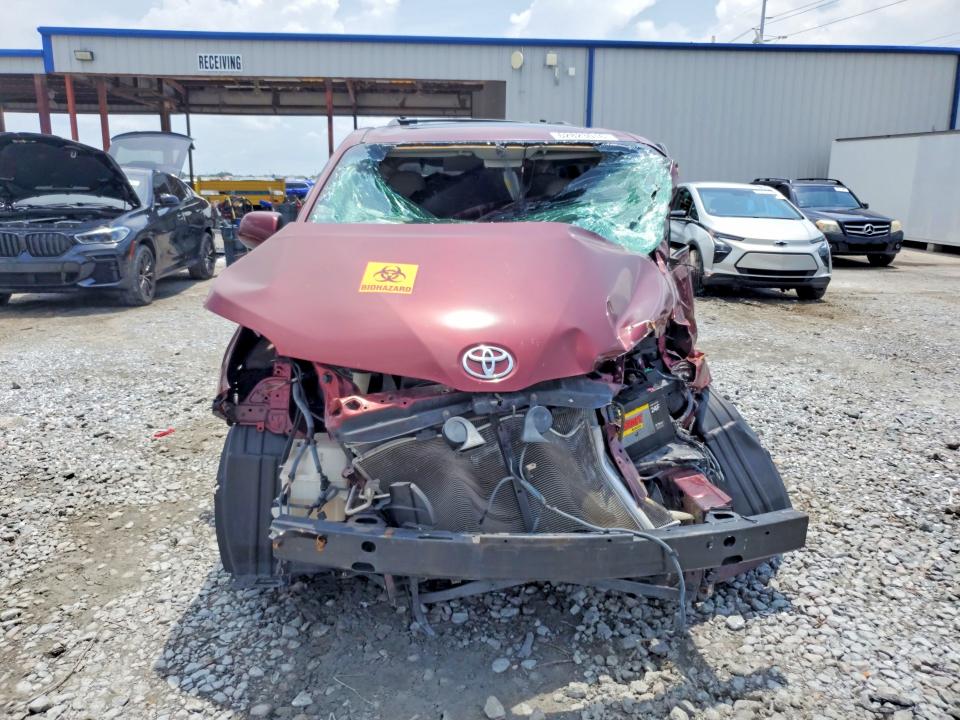 Photo 5 from auction – 2011 TOYOTA SIENNA with VIN 5TDYK3DC2BS068321
