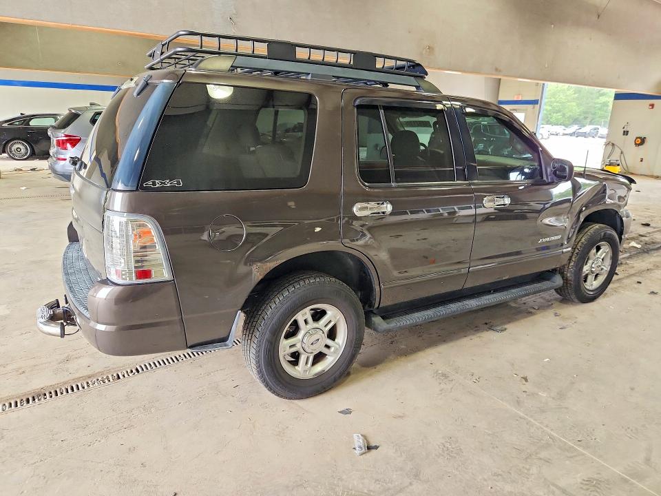 Photo 3 from auction – 2005 FORD EXPLORER with VIN 1FMZU73W05UA14805