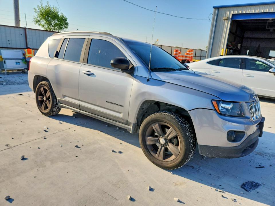 Photo 4 from auction – 2016 JEEP COMPASS with VIN 1C4NJDBB3GD520009