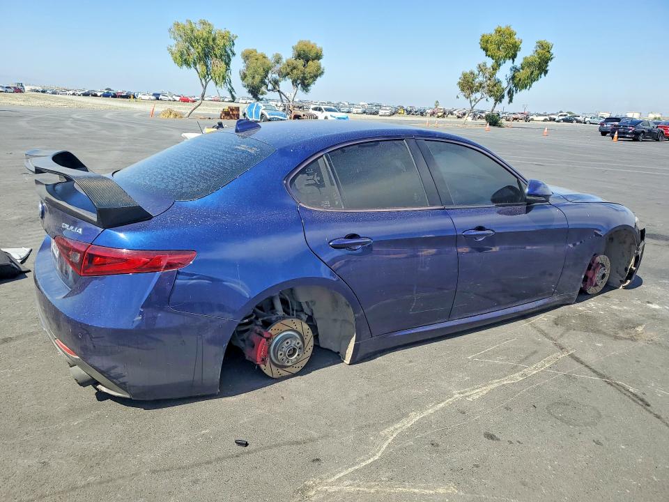 Photo 3 from auction – 2017 ALFA ROMEO GIULIA with VIN ZARFAEBN8H7535664