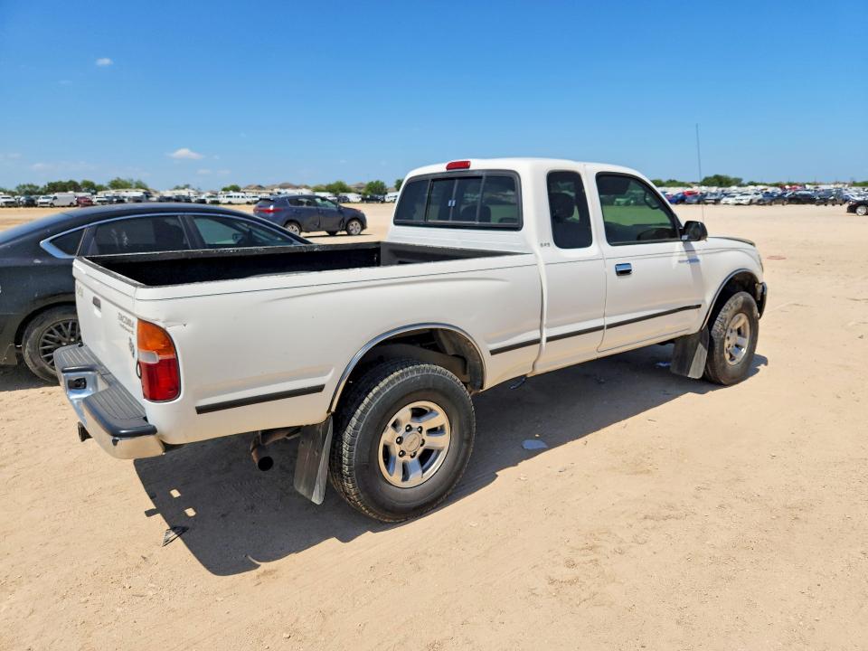 Photo 3 from auction – 2000 TOYOTA TACOMA with VIN 5TESN92N3YZ704714