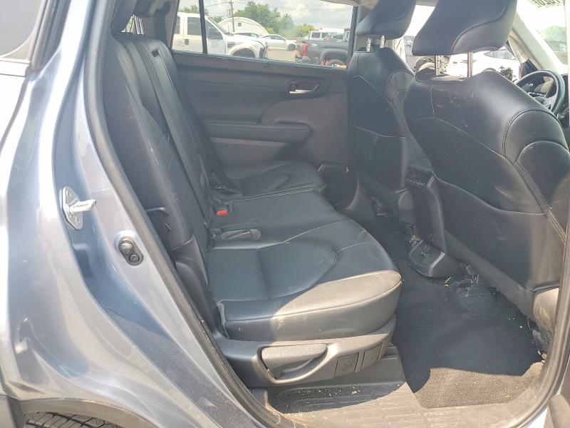 Photo 11 from auction – 2022 TOYOTA HIGHLANDER with VIN 5TDGZRBH9NS209625