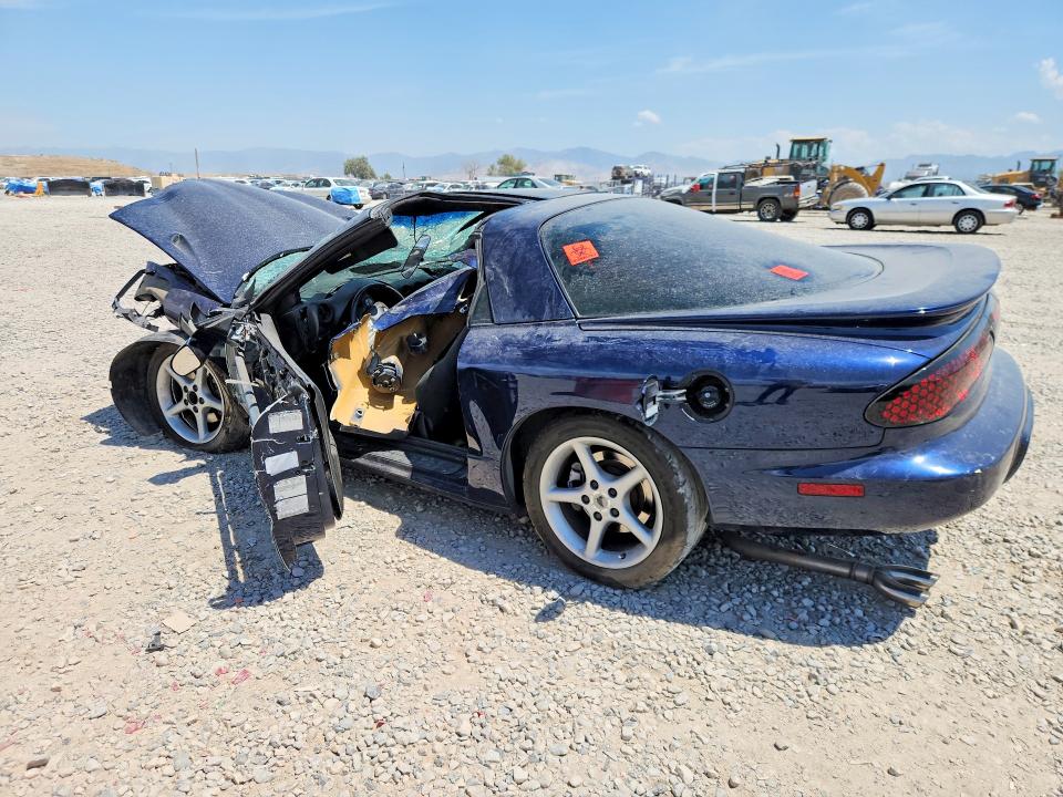 Photo 2 from auction – 2002 PONTIAC FIREBIRD with VIN 2G2FV22G622148791