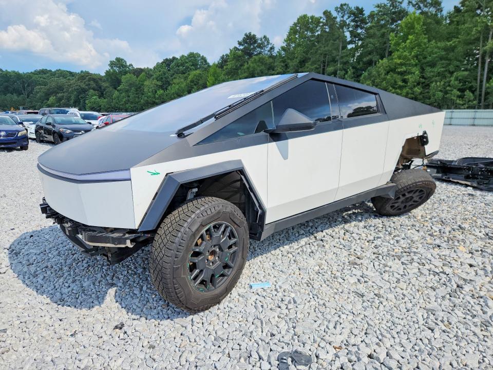 2024 TESLA CYBERTRUCK