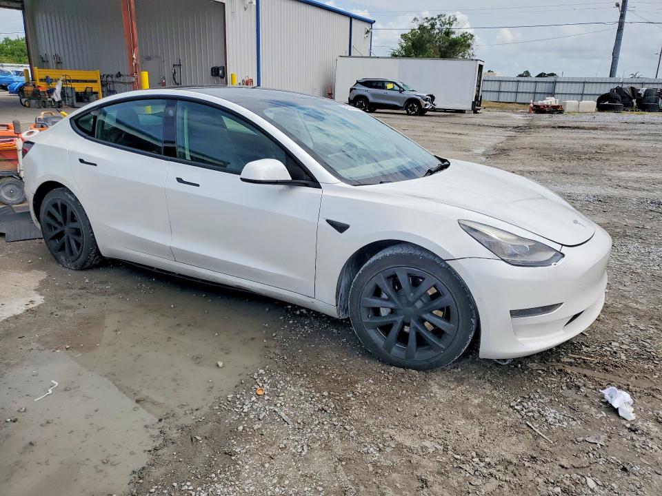 Zdjęcie 4 z aukcji – 2021 TESLA MODEL 3 z VIN 5YJ3E1EA2MF086893