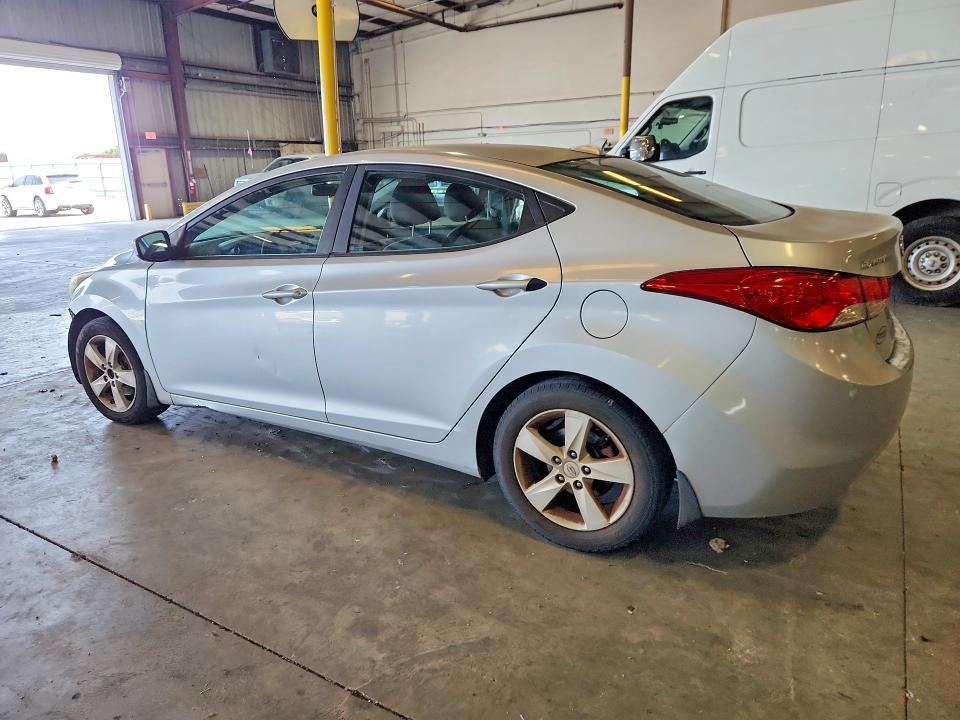 Photo 2 from auction – 2012 HYUNDAI ELANTRA with VIN 5NPDH4AE6CH127211