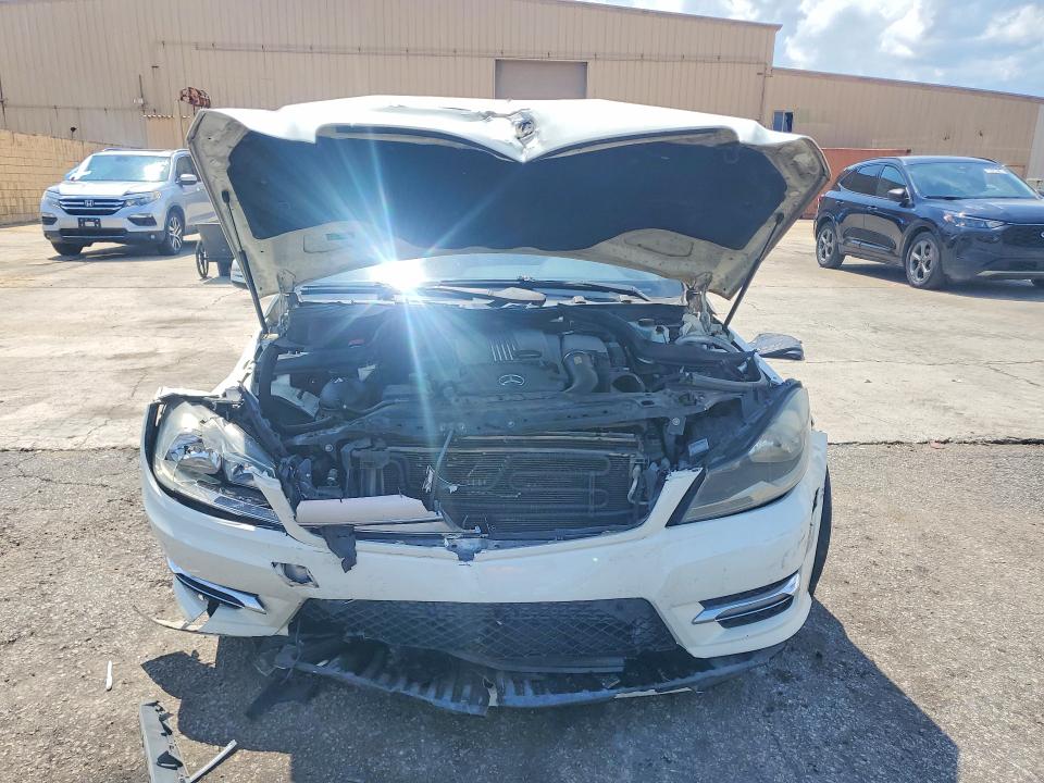 Photo 5 from auction – 2012 MERCEDES-BENZ C with VIN WDDGF4HB2CR223253