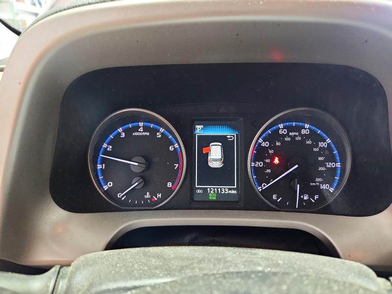Photo 9 from auction – 2017 TOYOTA RAV4 with VIN 2T3BFREV2HW634305