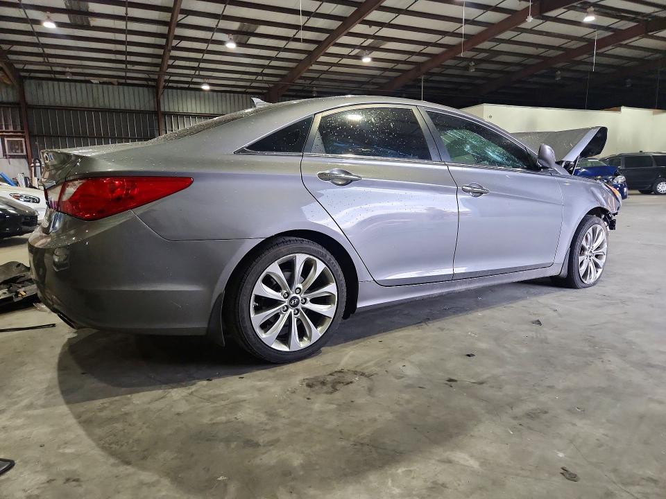 Photo 3 from auction – 2012 HYUNDAI SONATA with VIN 5NPEC4AC4CH418436