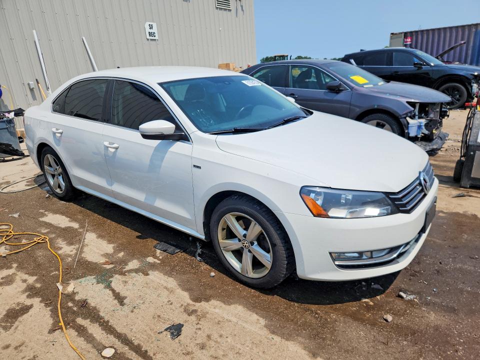 Photo 4 from auction – 2015 VOLKSWAGEN PASSAT with VIN 1VWAS7A36FC111737