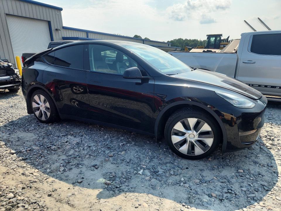 Photo 4 from auction – 2022 TESLA MODEL Y with VIN 7SAYGAEE7NF313390